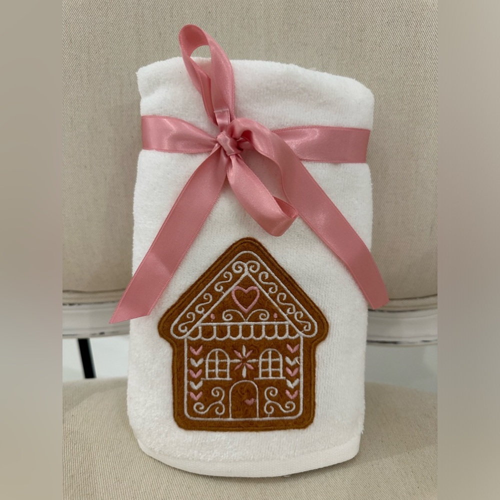 🎀 Gingerbread House Pretty Guest Hand Towels Christmas Hand Towel Set of 2 NWT